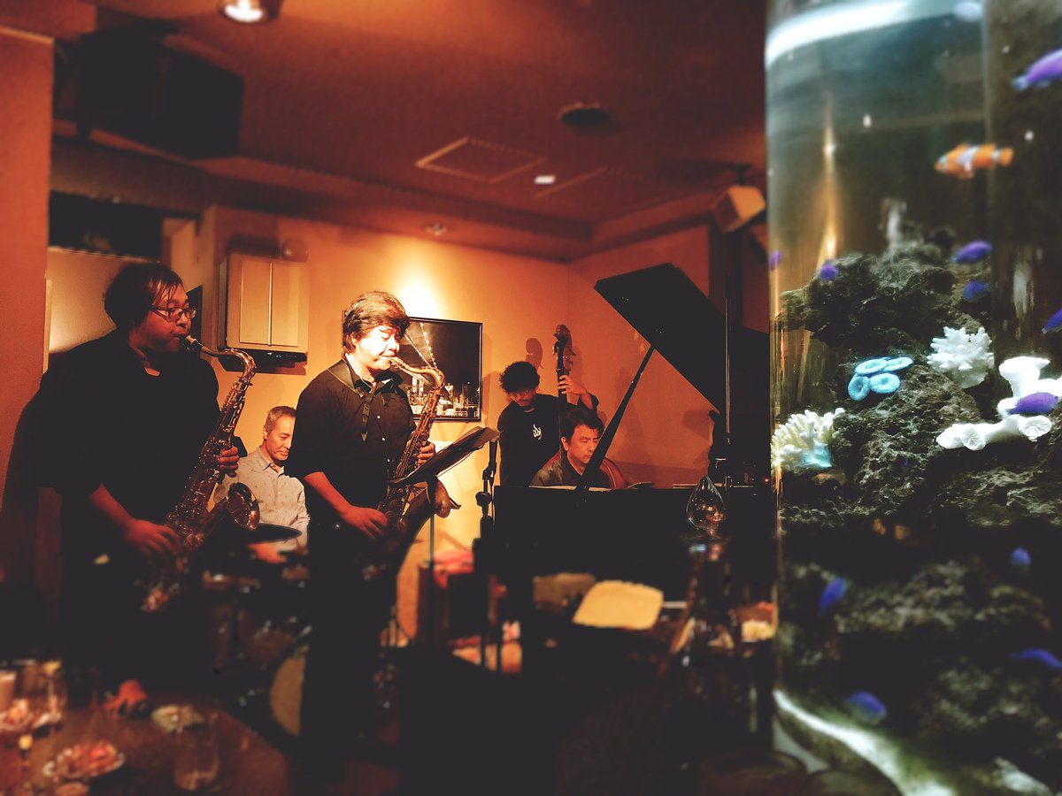 みず On Twitter 宇都宮の ジャズバー リムジン 二次会はjazzとハイボールと ジャズ詳しくない私でも演奏が素晴らしいことが分かるうまさ 気持ち良い ピアノ 倉沢大樹 サックス 高野正幹 ベース 益子丈 ドラム 高橋幹夫 楽しかったー ジャズと