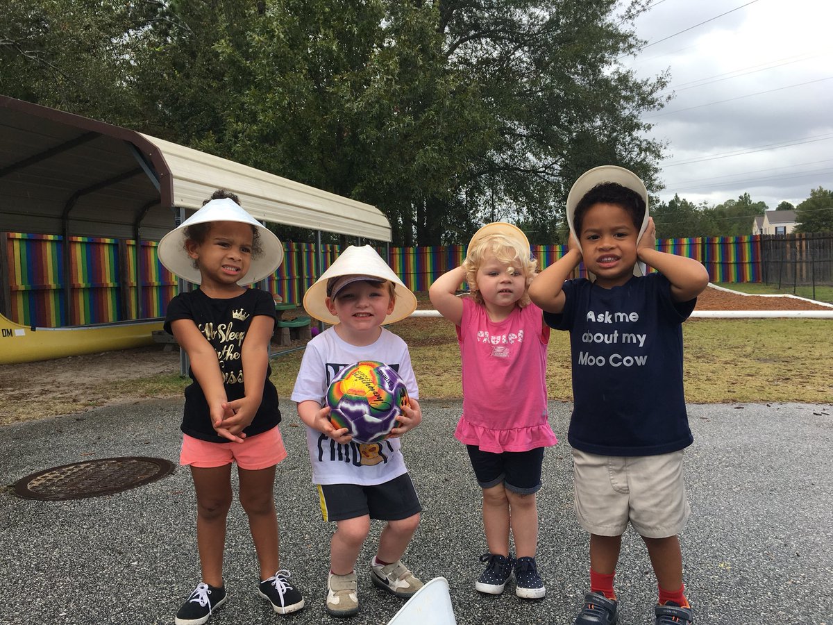 TormentaFutures's tweet photo. It may have rained on us at @kidovations but we were still able to be silly playing soccer #laughingislearning https://t.co/3tA5gV9WqU