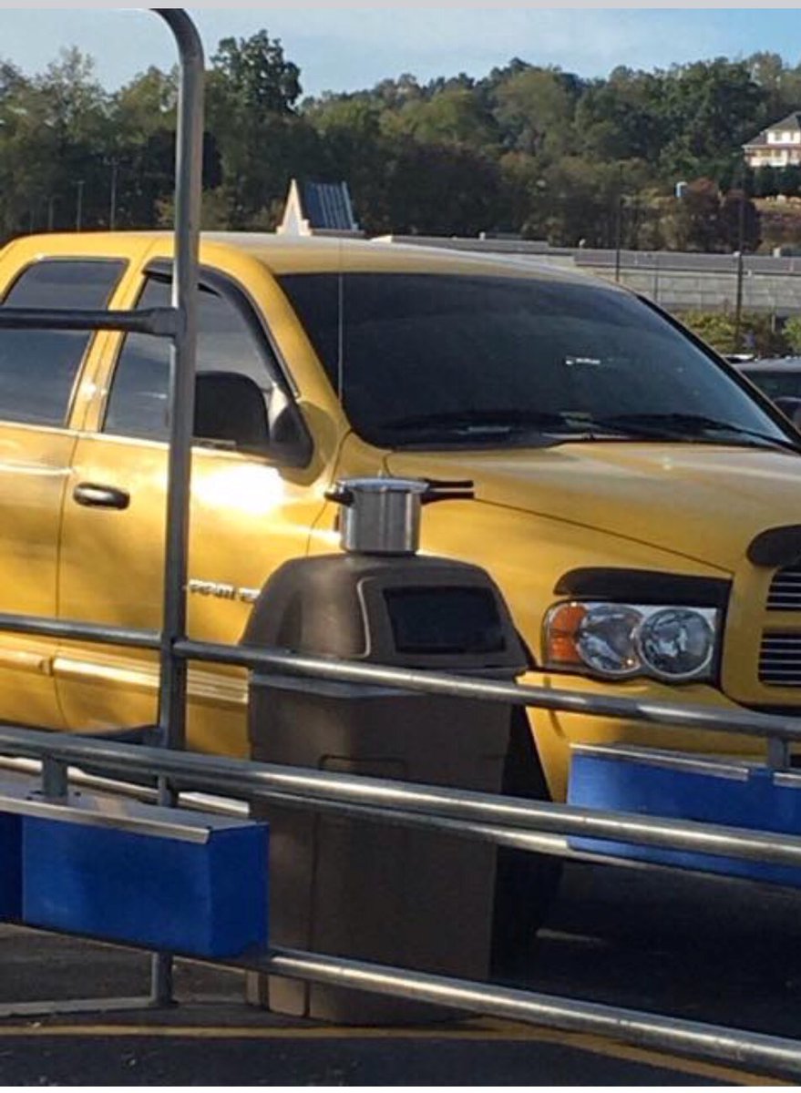 SWVAproblems's tweet image. When your friend tells you there was some suspicious pot in the parking lot, you assume weed. NOPE! #swvaproblems