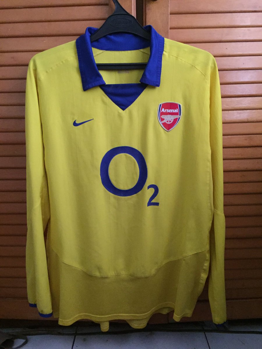 KrisnaDPutra's tweet photo. #jersey4sale #633 @Jerseyforum arsenal away size L mint condition 650k wa:087882888090 https://t.co/jK1dTGE9vF
