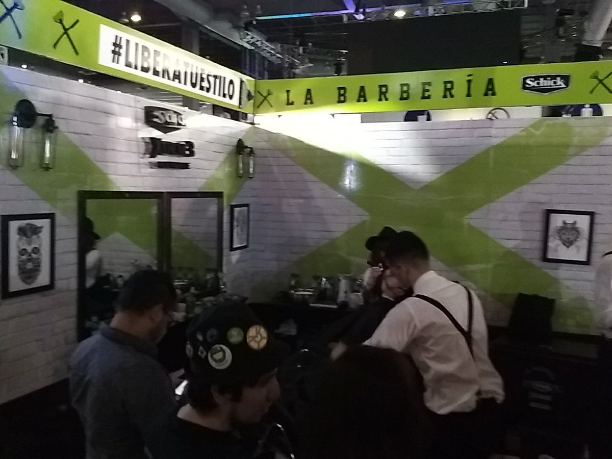 LaComikeria's tweet photo. También en la #EGSlive pueden encontrar el stand de @SchickXtreme3 #LiberaTuEstilo ¡visitenlos! #BornToBeGeek https://t.co/l9TuJyK3c5