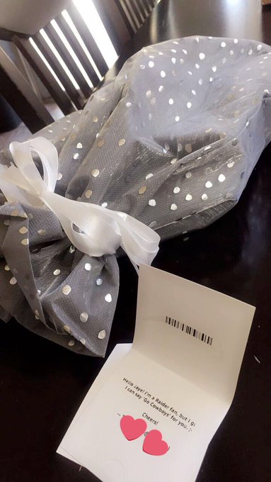 So sweet, thank you so much Todd. Finally got my cowboys flag 😍⭐️💙 https://t.co/gVNLOW0GK6