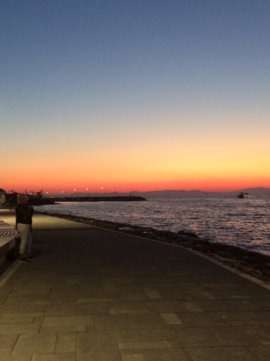 Waren am Meer spatzieren🌊 Ich liebe den Sonnenuntergang sooo sehr😍🙌 Wer noch?🌅🙋