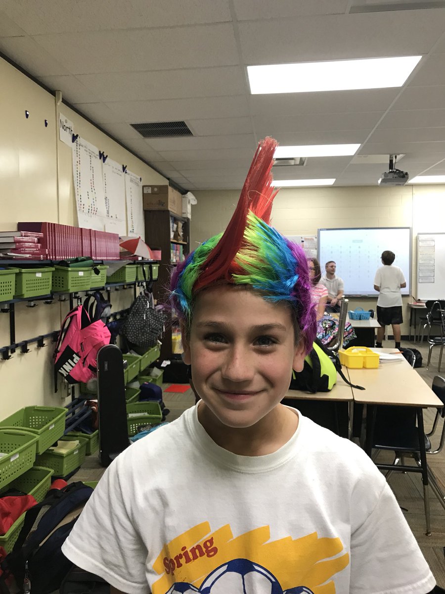 Corry1015's tweet photo. Love crazy hair day ❤️💙💛 @WoHillsHawkeyes @wcsdistrict #supportRedCross #ItsWorthIt https://t.co/L3VhT7NuZB