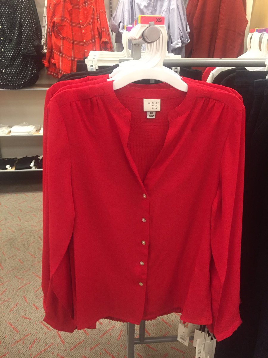 awibbs09's tweet photo. To all the Bullseye Babes out there, this shirt is 😍😍! The back is pleated!  #ANewDay #targetred 🎯 https://t.co/9osNRAkk8d