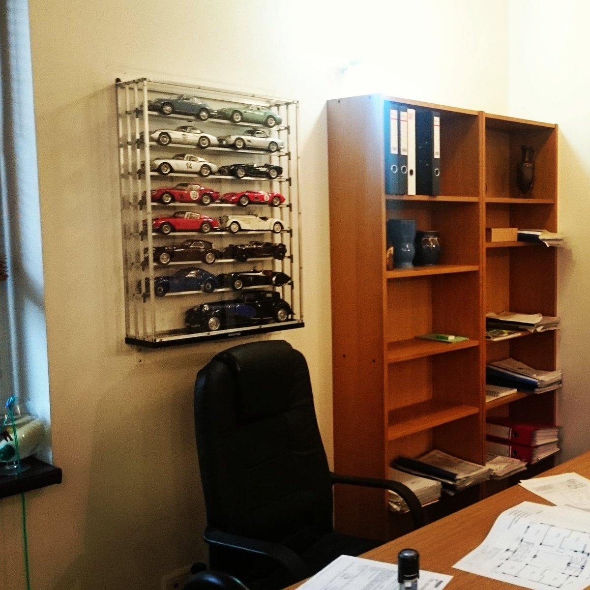 SHOWbox_ro's tweet photo. #displaycabinet SHOWbox16S full with jewels https://t.co/CtnPU7TBkc
