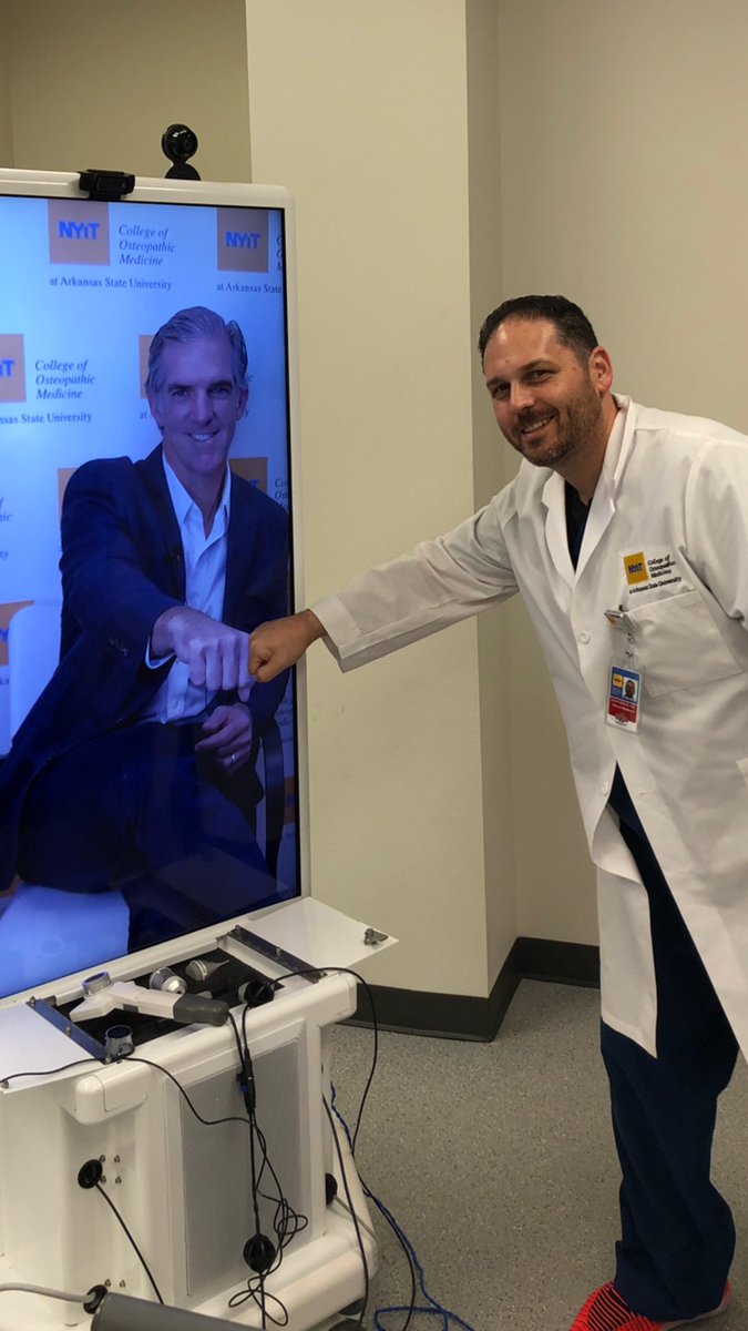 Dr. Canon checking out some awesome #telemedicine technology, here in #Arkansas. Check out their impressive 3-D feature! #Innovatorhealth