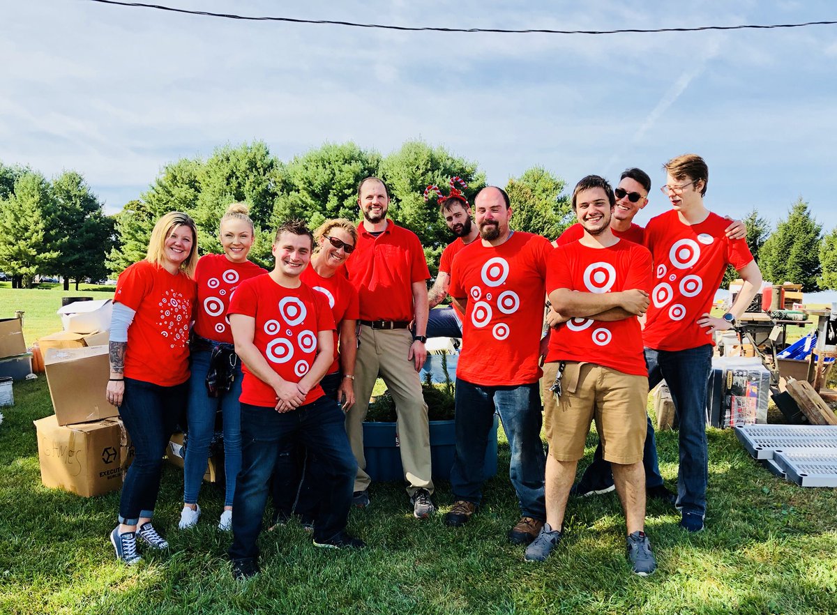 courtthebold's tweet photo. That’s a good lookin’ team! #T1000 #givingback https://t.co/g9ngMXLPhm