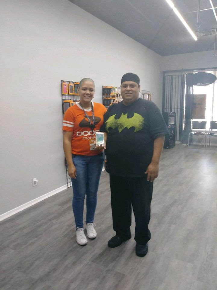 TwinCesar's tweet photo. The switch has been done!! Twin Wireless #Boostmobileaustin #Boostaustin #Boostmobileaustin #Boostaustin @jboost181 @KristyPfahler https://t.co/E7tMVk6ltU