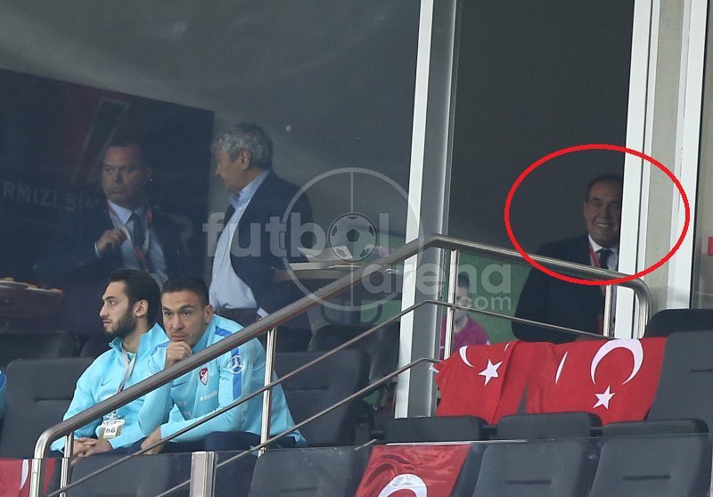 Millet üzüntülüyken böyle gülecek kadar ne yaşadın be Yıldırım Demirören...