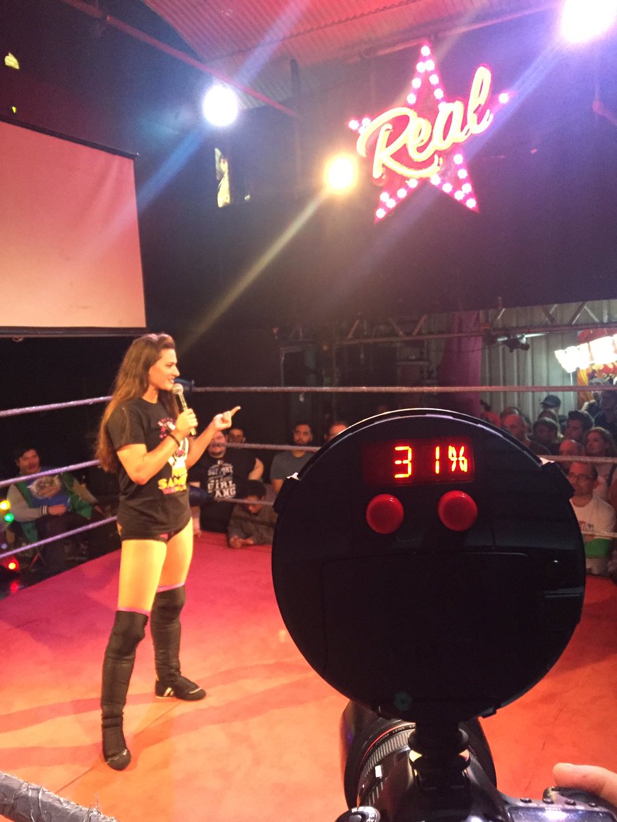 RogerAlarconP's tweet photo. I'm in one of the best shows using @Rotolight at @ProWrestlingEVE #thebest #wrestling #live #rotolight #neo #rotolightneo by @RogerAlarconP https://t.co/XdhFuJLHXS