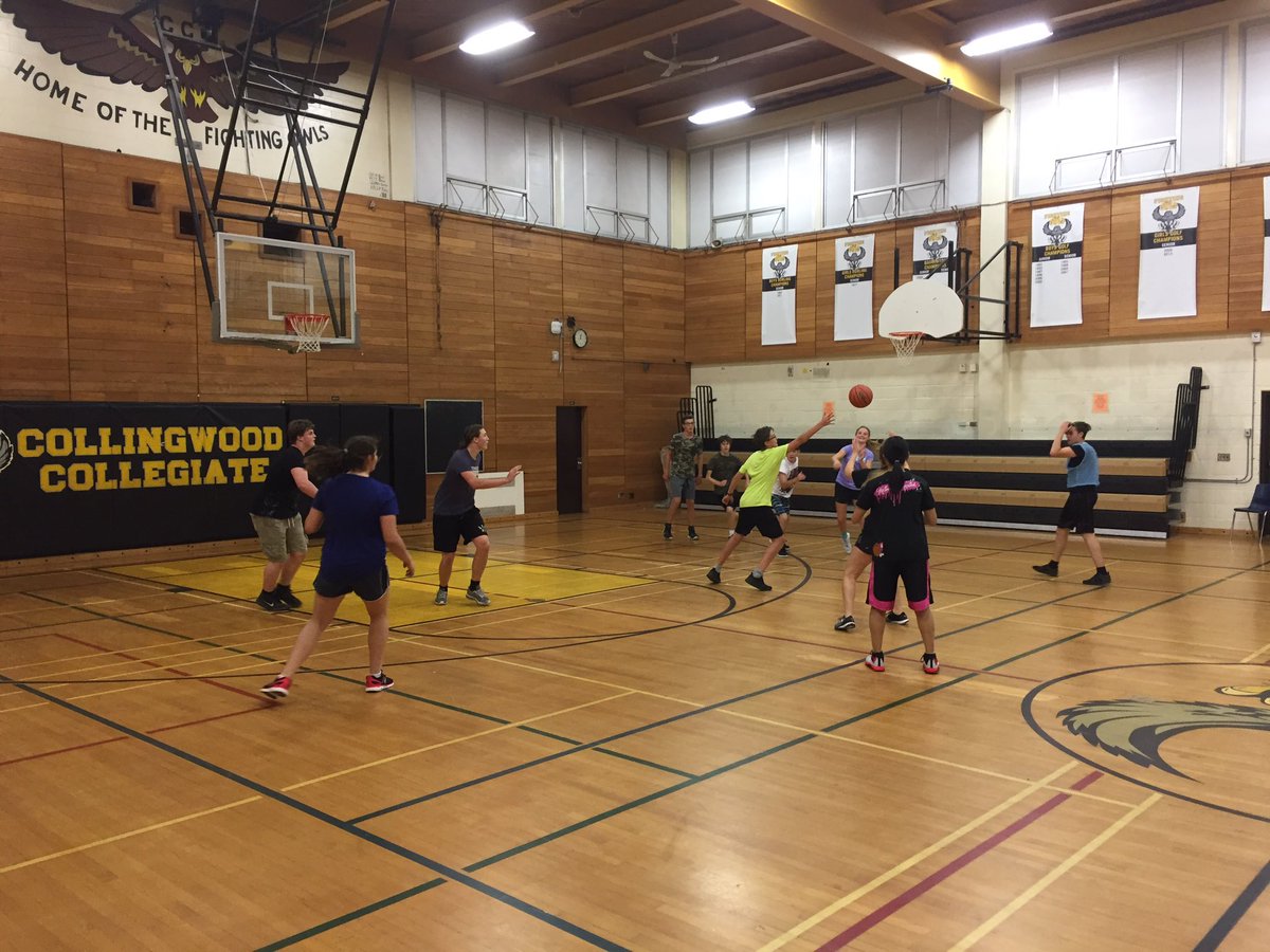 CorriganClass's tweet photo. Organized lunch time 🏀 Next week, intramural sign up outside the gym office #CCIdifference @_owlsathletics @CCI_SCDSB @CCI_ANN https://t.co/8FW9F63OFS