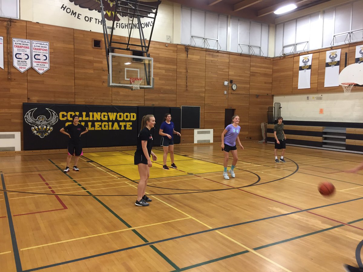 CorriganClass's tweet photo. Organized lunch time 🏀 Next week, intramural sign up outside the gym office #CCIdifference @_owlsathletics @CCI_SCDSB @CCI_ANN https://t.co/8FW9F63OFS