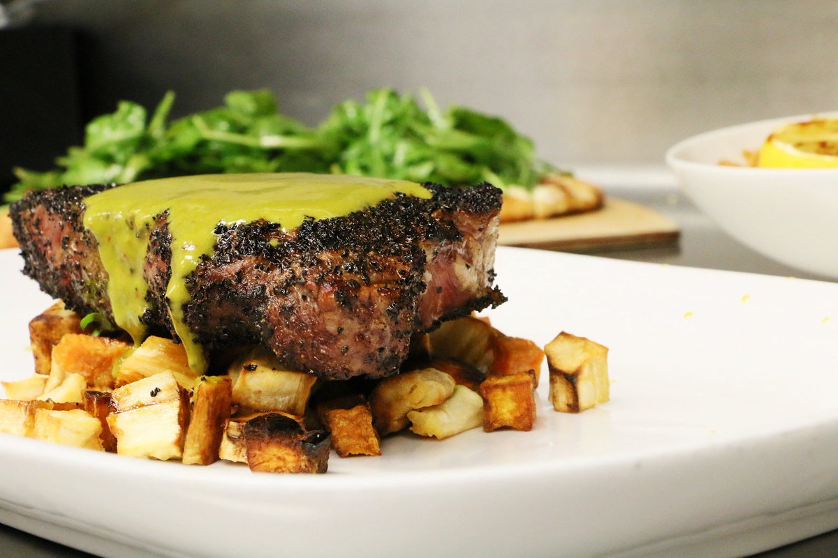 MHWestfields's tweet photo. #WhenAtWestfields you will be treated to a taste of fall! Chef Schofield's seasonal menu at Wellington's is the perfect end to your day. https://t.co/AnVX4DflEW