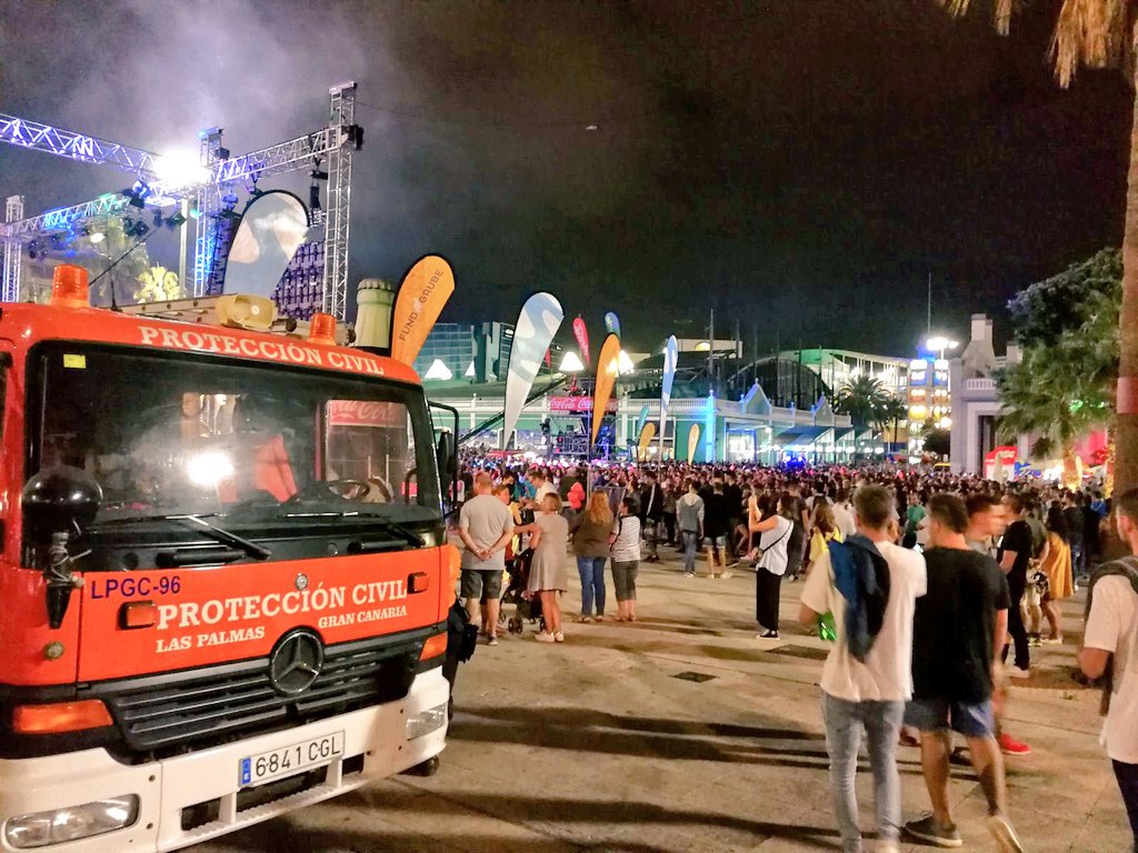 ProteCivilLPA's tweet photo. Esta pasando, @ProteCivilLPA @PoliciaLPA @polprcanarias @CSR_PVT disp seguridad y emergencias concierto #Los40PopLPGC en parque Sta Catalina https://t.co/CTR8QAeNuW