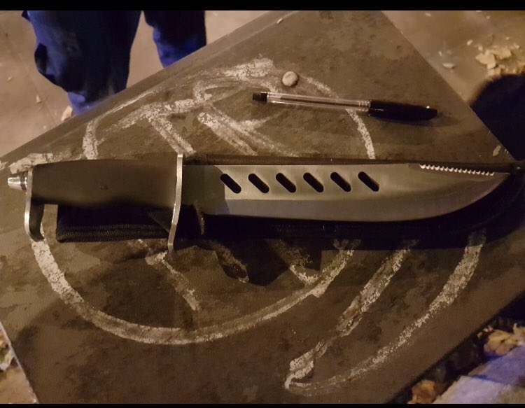 LambethMPS's tweet photo. Footchase in SE11. This was discarded but found by PD Chase from @MetTaskforce. One in custody. #LXTaskforce #StopKnifeCrime https://t.co/A8ebPAWz6I
