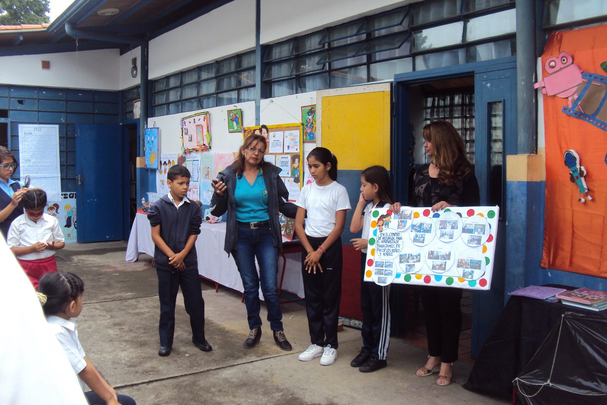 miradorner139's tweet photo. Fiesta pedagògica en paz y alegrìa en el marco de los 18 años de las Escuelas Bolivarianas. "NER 139" E.B. El Mirador. https://t.co/amF8d0eO84