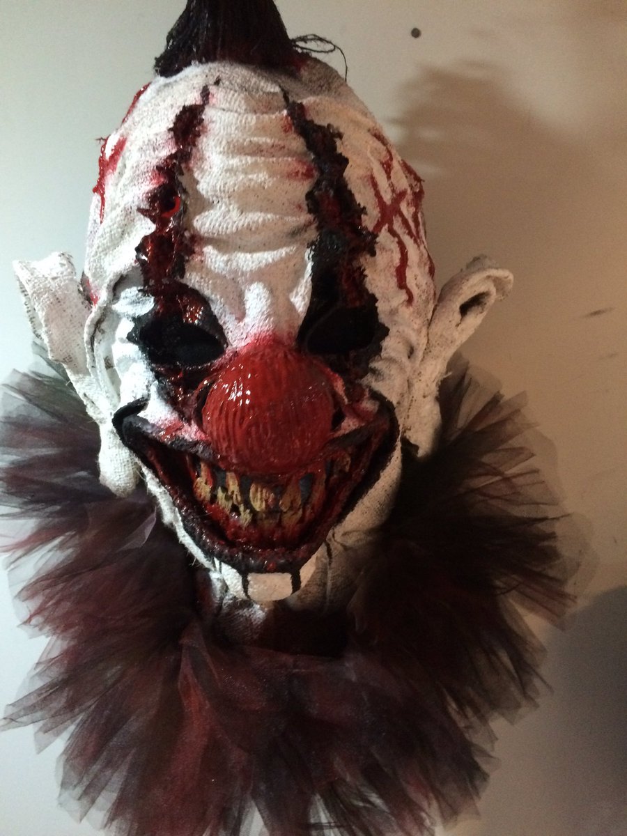 AaronNobess's tweet photo. Clowns are so funny!
#ClownSightings #Clown #clowns #masks #Halloween #31DaysOfHorror #creepyclowns #cryptskinproject #ComicCon #Winnipeg https://t.co/1z9U2ppZUa