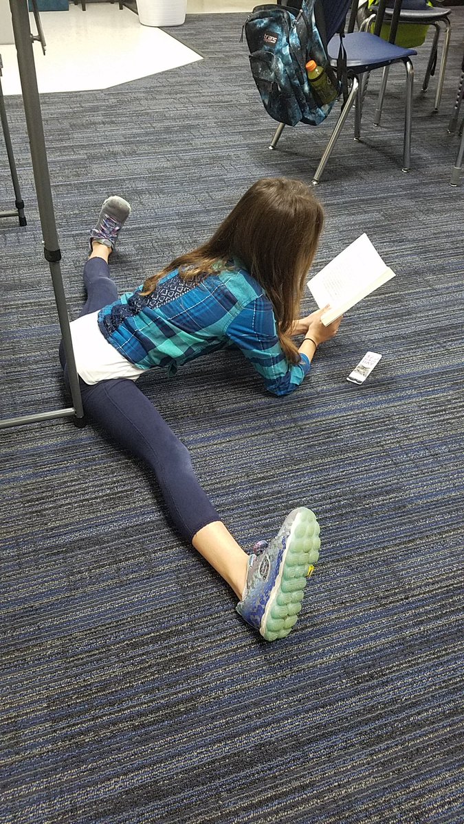 Haggar4th's tweet photo. Sometimes you just want to read in a comfortable position 😲#HaggarLearns #haggarmariners #reading https://t.co/I2Z2IoV2zz
