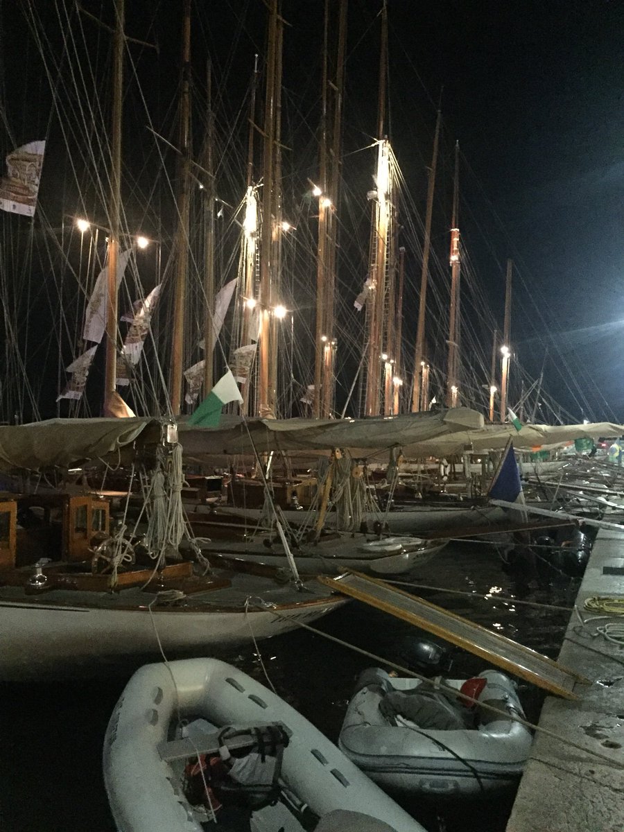 vastenaekel's tweet photo. Les voiles de St-Tropez by night #LesVoilesdeSaintTropez #sttrop #portdesttropez #bynight @SSlabbaert @GolfeStTropez @VoilesdeStTrop https://t.co/S5Lj0tuirp