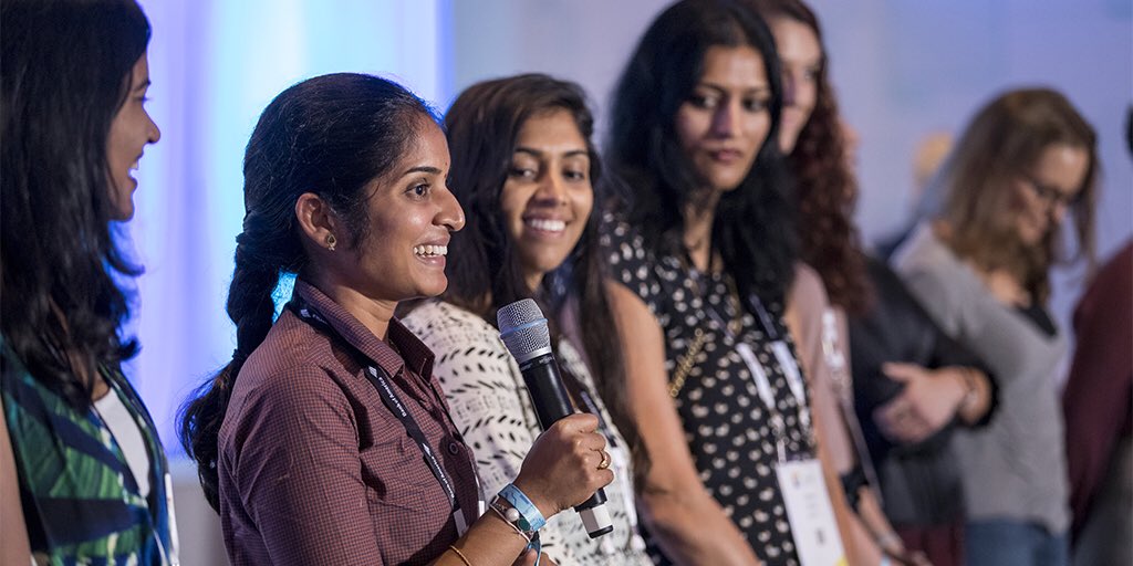 tim_cook's tweet photo. Saluting the many #womenintech representing Apple at #GHC17 and helping build the future of our industry. https://t.co/NIC18EL8Oo
