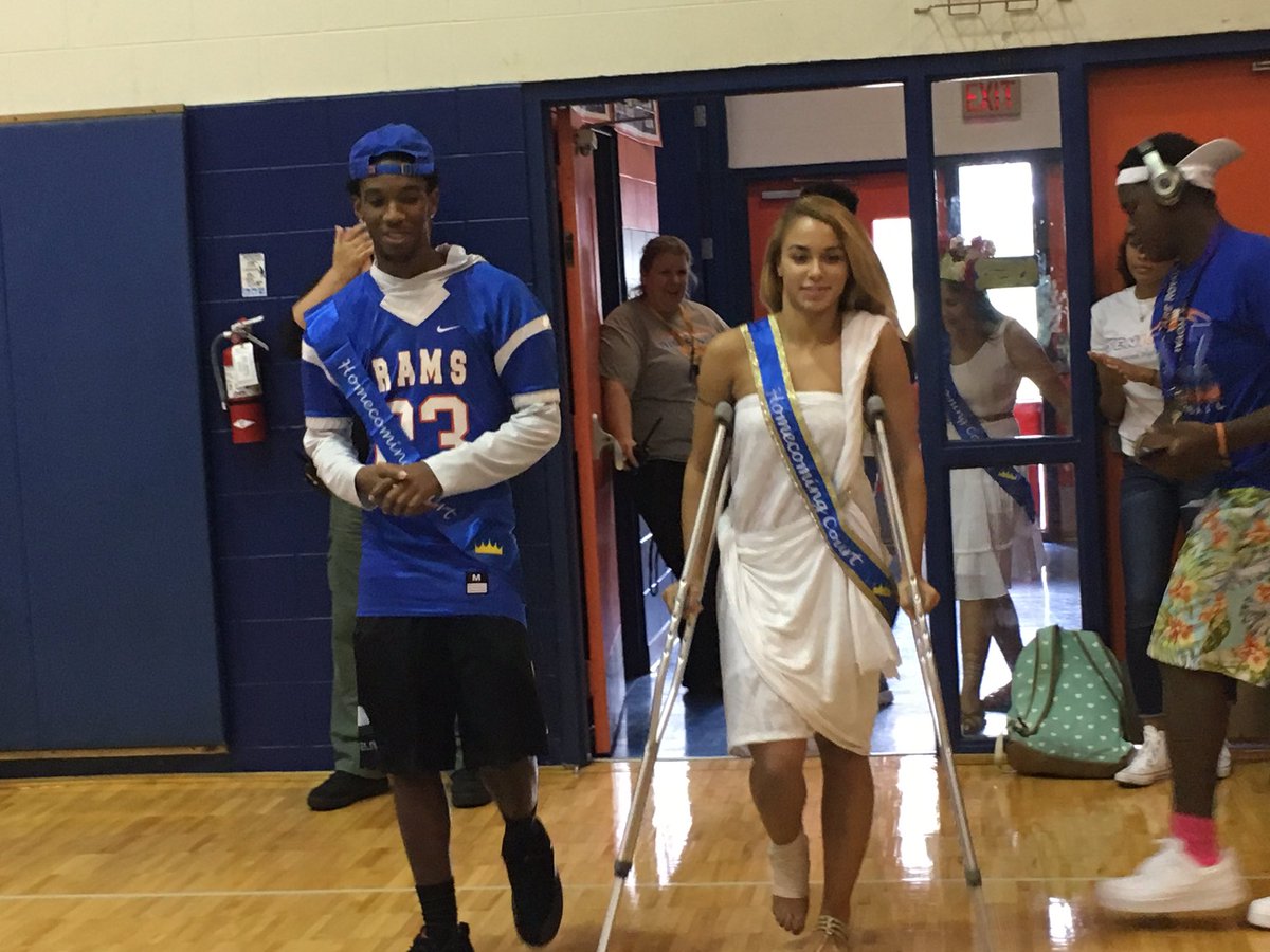 rhsclassof2k18's tweet photo. More pep rally pictures. Homecoming Court https://t.co/cQW2jhHKz1
