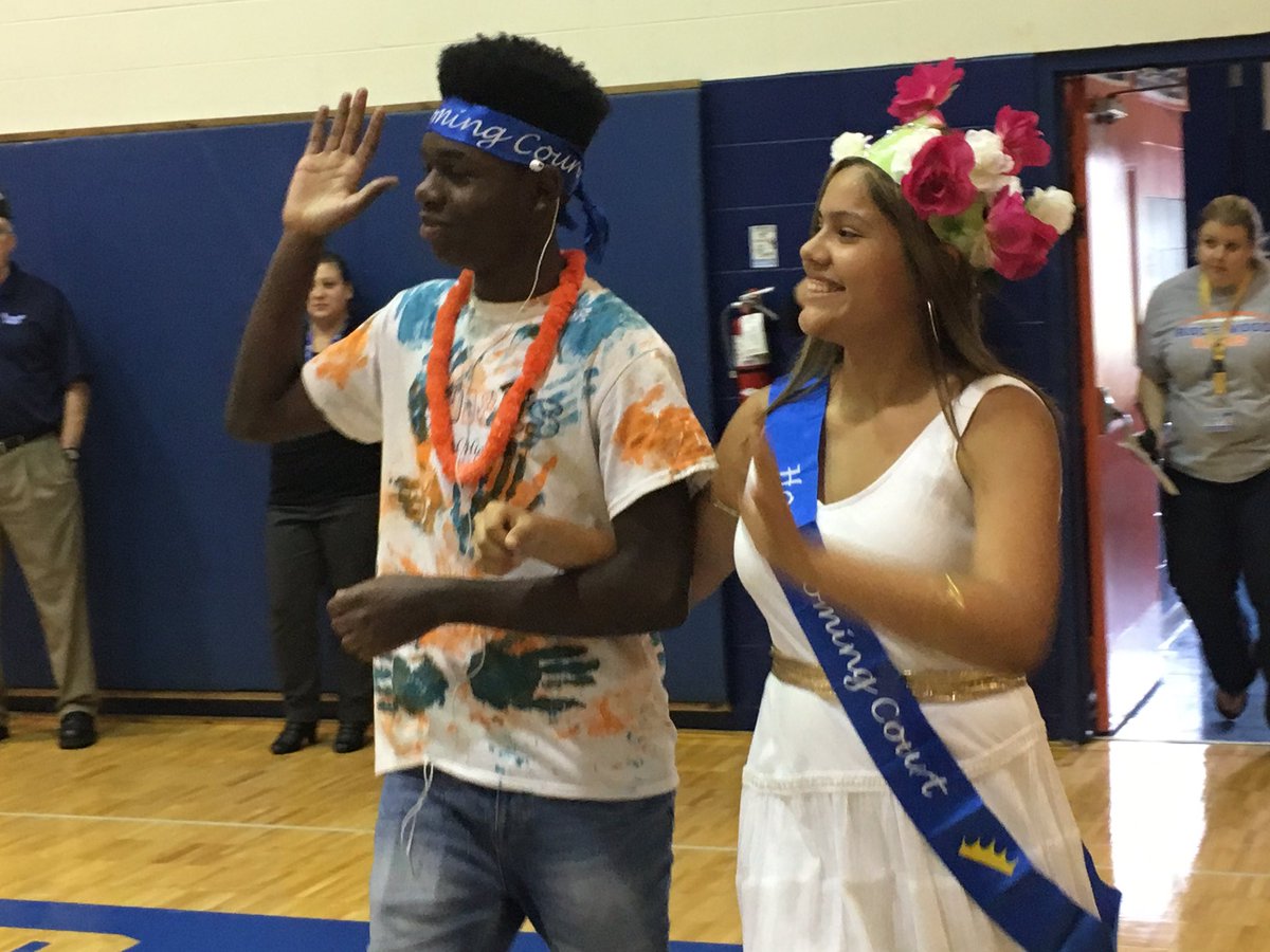 rhsclassof2k18's tweet photo. More pep rally pictures. Homecoming Court https://t.co/cQW2jhHKz1