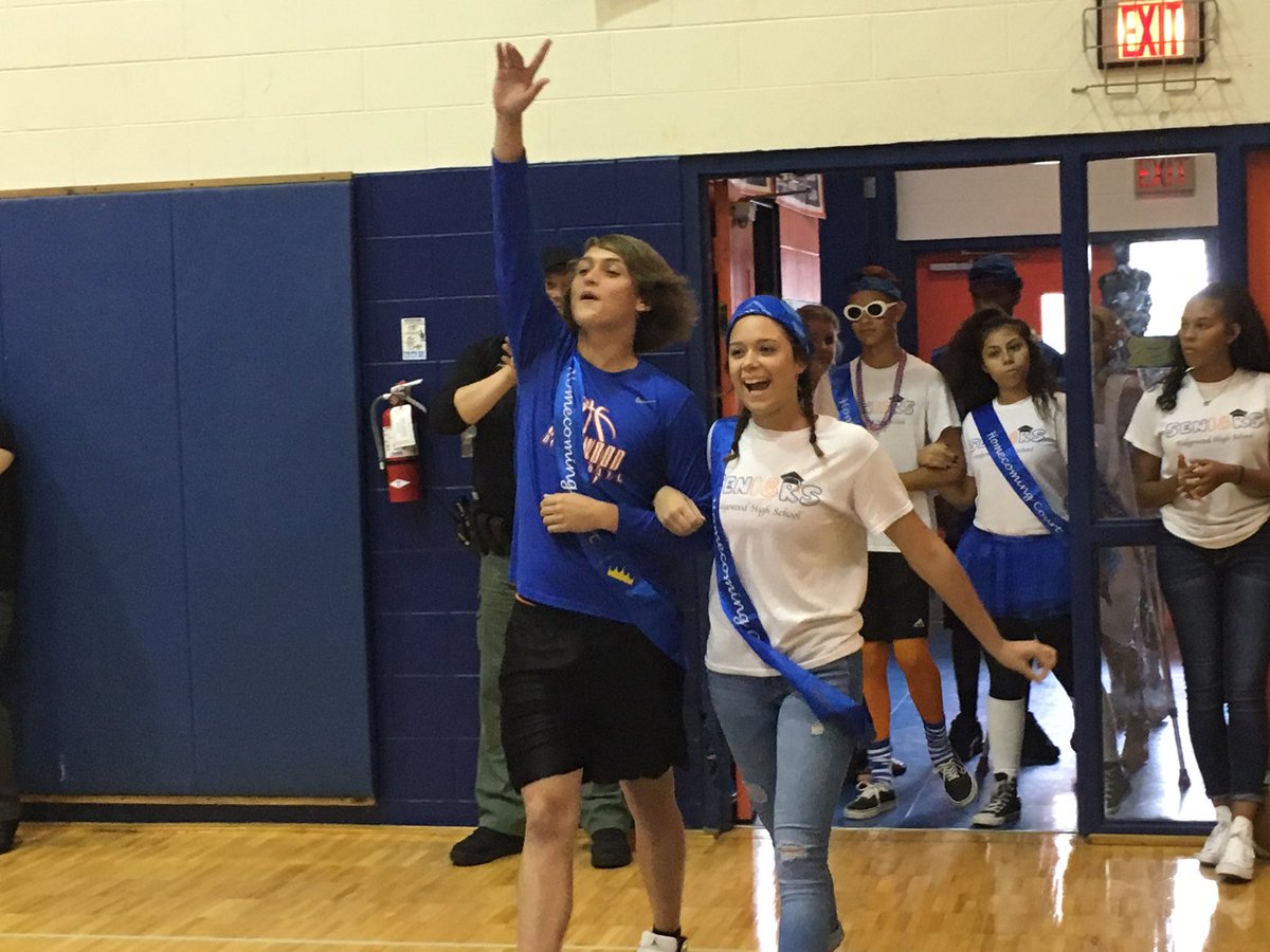 rhsclassof2k18's tweet photo. More pep rally pictures more Court Pictures https://t.co/RTFEHpgiVH