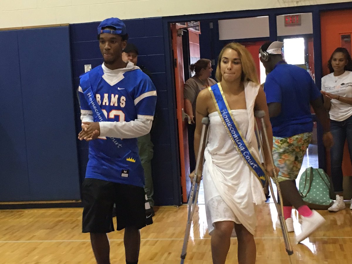 rhsclassof2k18's tweet photo. More pep rally pictures more Court Pictures https://t.co/RTFEHpgiVH