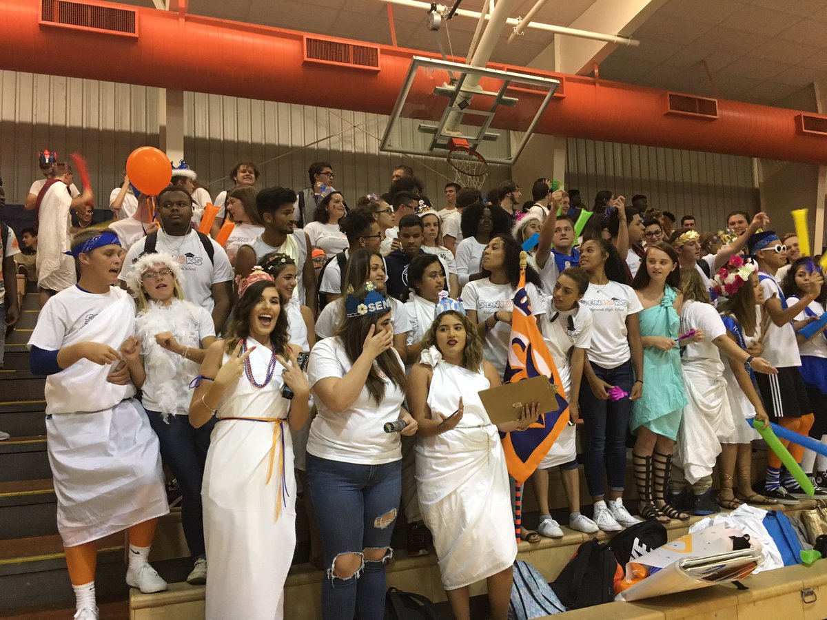rhsclassof2k18's tweet photo. Even more pep rally pictures https://t.co/CtC0cw5tpQ
