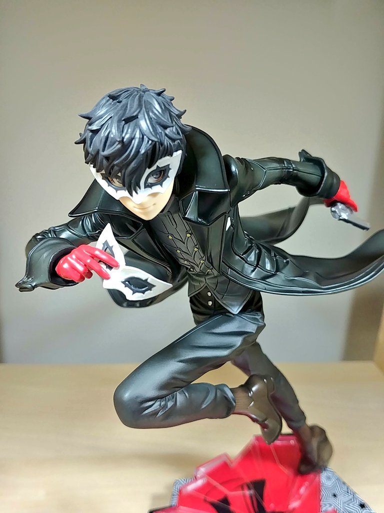 DarkGreyClouds's tweet image. Take off mask to reveal....mask 😂