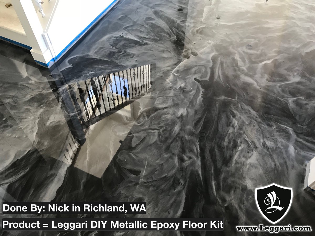 Leggari's tweet photo. Done by DIY'r. Silver base, black highlights. Order your floor kit today! Link in profile. #DIY #floorkits #epoxy #floorresurfacing #remodel https://t.co/i8c9H8BKth