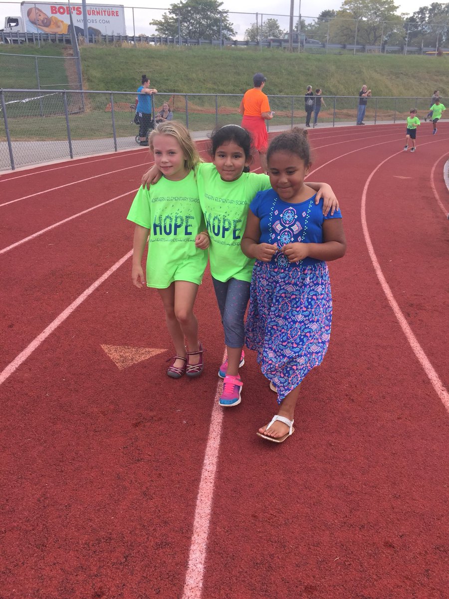 MissRepettoNES1's tweet photo. #Race4Ed was a blast. Lots of ❤️and thanks to our PTO. Lots of smiles, cheering &amp; #Hope #WeAreNorthern https://t.co/PQxmWMRrK1