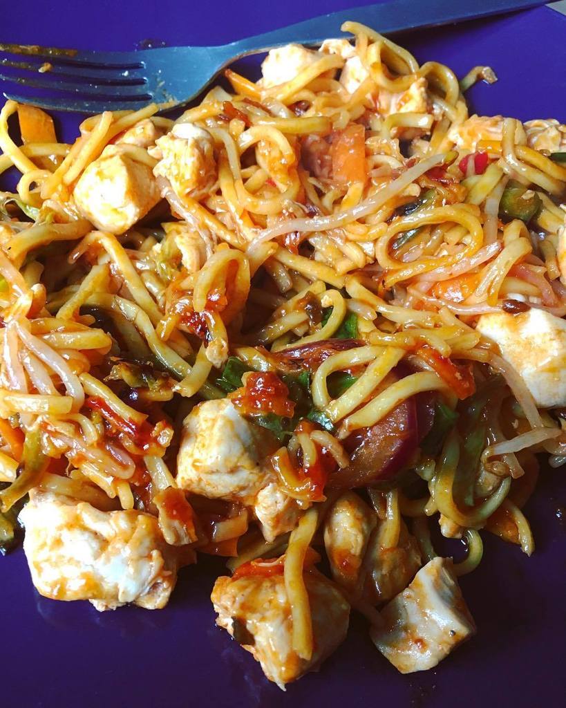 xxXGemyraXxx's tweet photo. Stir fried chicken for dinner yum.
#hhyprogram #confidenceisbeauty #yt #health #fitness #yummy #tasty #cleaneatin… https://t.co/cl81Ojs6k6 https://t.co/UWWsoOAMnr