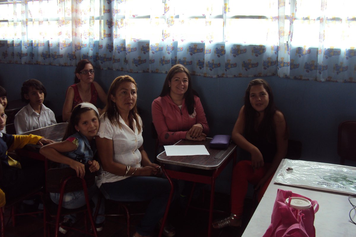 miradorner139's tweet photo. Fiesta pedagògica en paz y alegrìa en el marco de los 18 años de las Escuelas Bolivarianas. "NER 139" E.B. El Mirador. https://t.co/9EV9iUoXSp