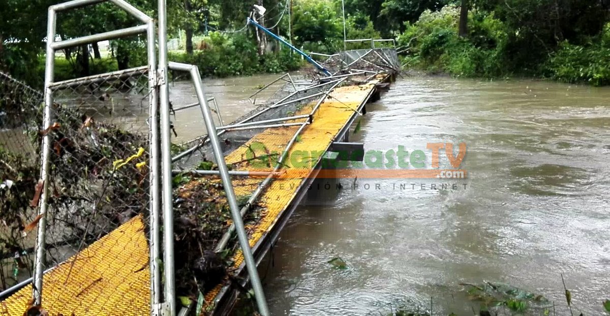 #Liberia #Guardia  Así quedó el puente que comunica con la Escuela de Los Lagos, Guardia, Liberia <a href="/CNECostaRica/">CNE Costa Rica</a> <a href="/luisguillermosr/">Luis Guillermo Solís</a>