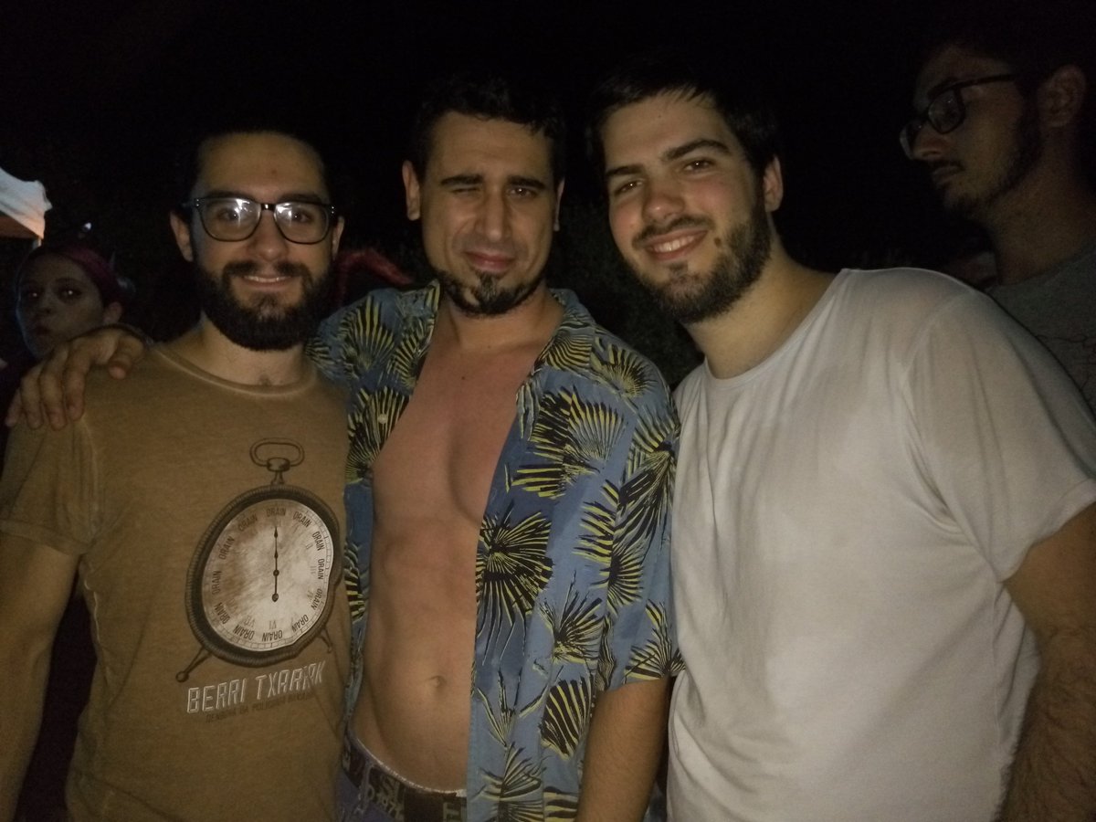 Hostia qué guapo @diasextoreturns, cabrón. <a href="/masademocrata/">Masa</a>, como te nos has escapado... CONCIERTAZO! @El_Gran_Lama