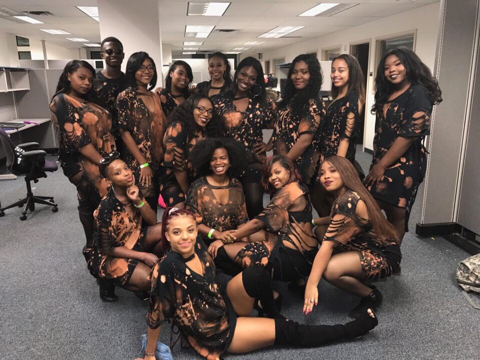 UTCharismaDance's tweet image. Charisma Dance Team 💜💛😌