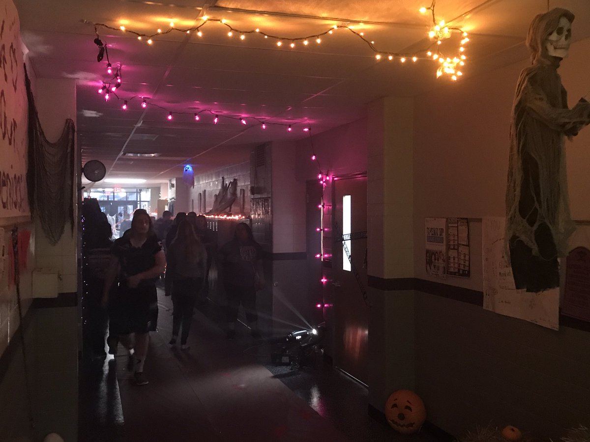 Fort Recovery on Twitter "Hallway decorations means Week