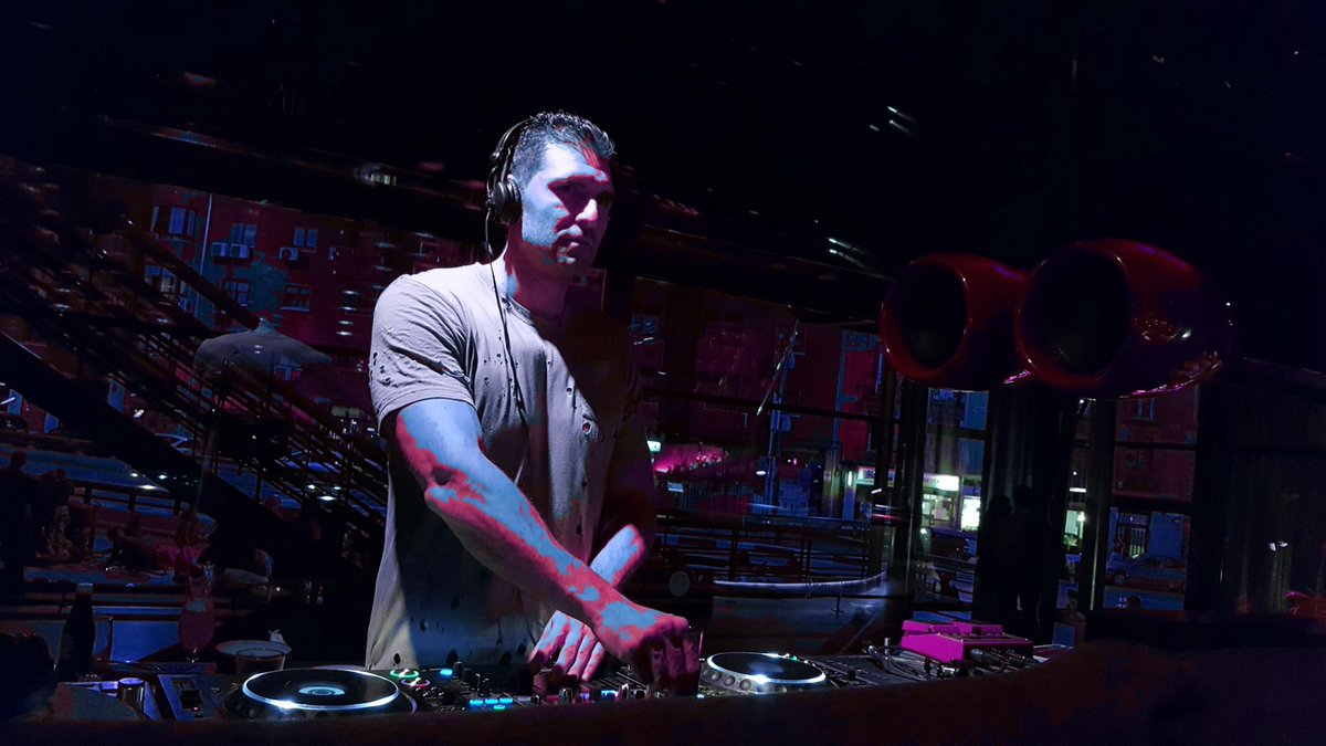 djedgarvm's tweet photo. Nubel.. un poco de music para esta noche de viernes.. https://t.co/RtXCRDIPWD