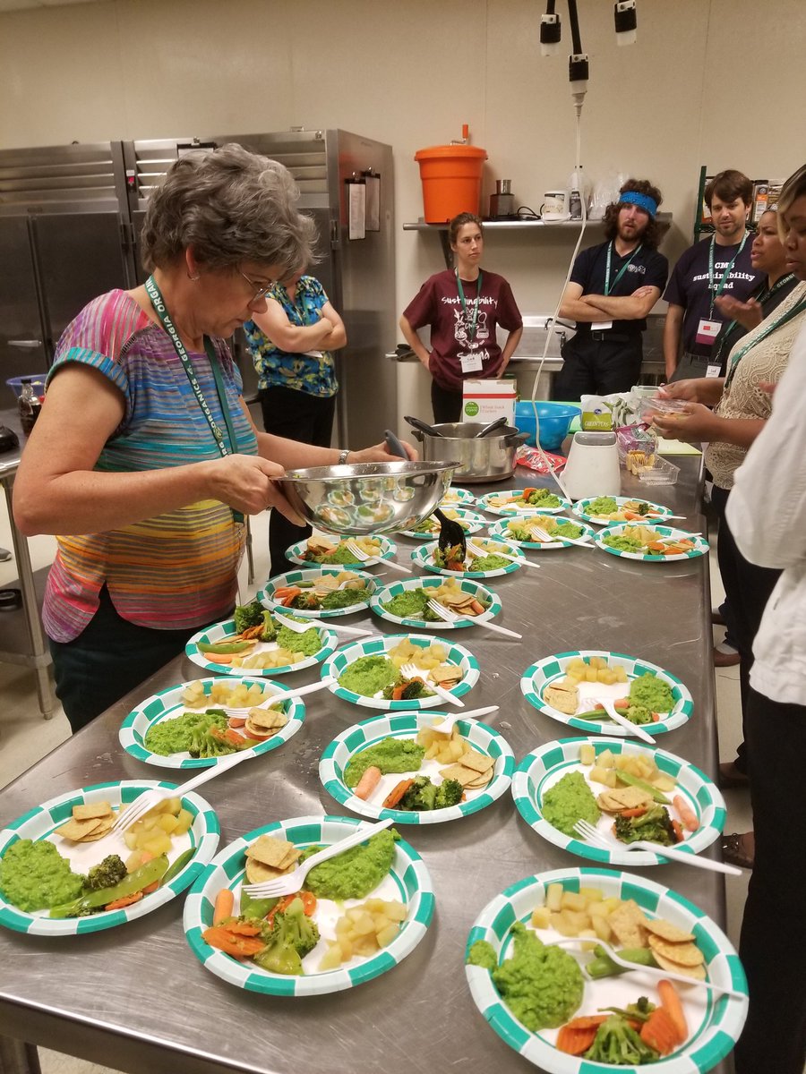 BuzzybeeKaren's tweet photo. Great conference! Cooking with kids: 3 from a tree, green pea hummus, & lemon honey dressing. #yum #f2summit https://t.co/kGblAJUV6w