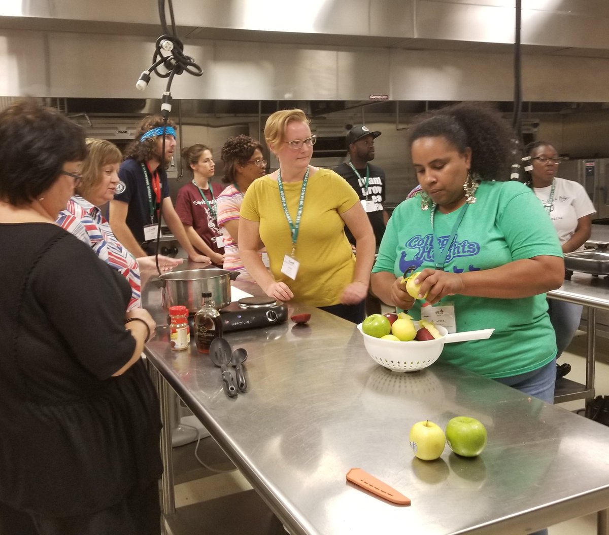 BuzzybeeKaren's tweet photo. Great conference! Cooking with kids: 3 from a tree, green pea hummus, & lemon honey dressing. #yum #f2summit https://t.co/kGblAJUV6w
