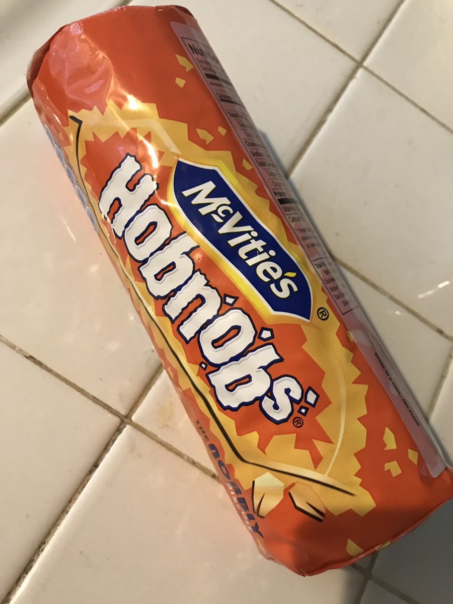PatriceB60's tweet photo. @RikRankin Never knew of these until @UKOutlanderGath Now to try.. #hobnobs @McVities #prettytasty https://t.co/edsFwS7RXW