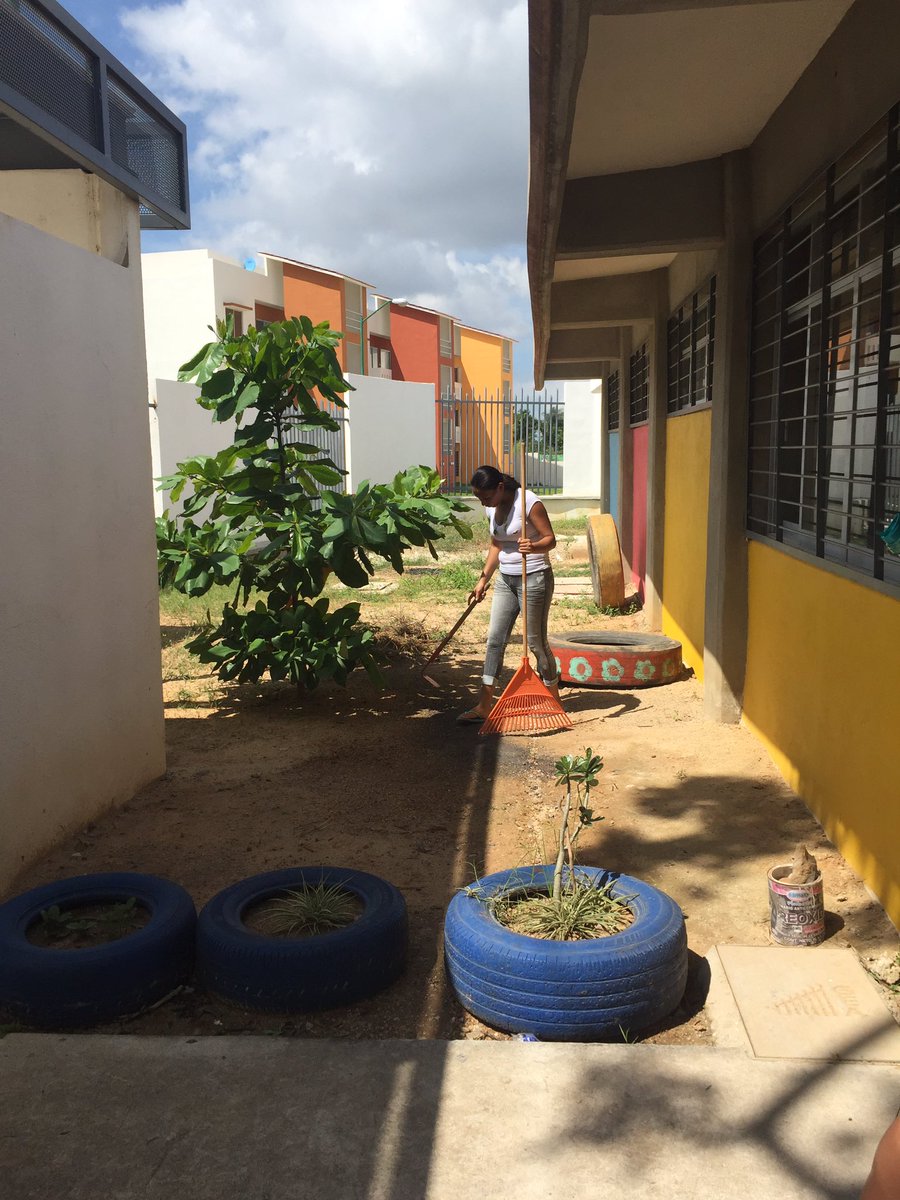 LauraIbarraP's tweet photo. Campaña de limpieza JdN Ecoterra; gracias al apoyo y participación de los padres tendremos una escuela limpia 🍃🌿🗑♻️@dalilacs4 #soyZ75 https://t.co/5GnqMrEmko