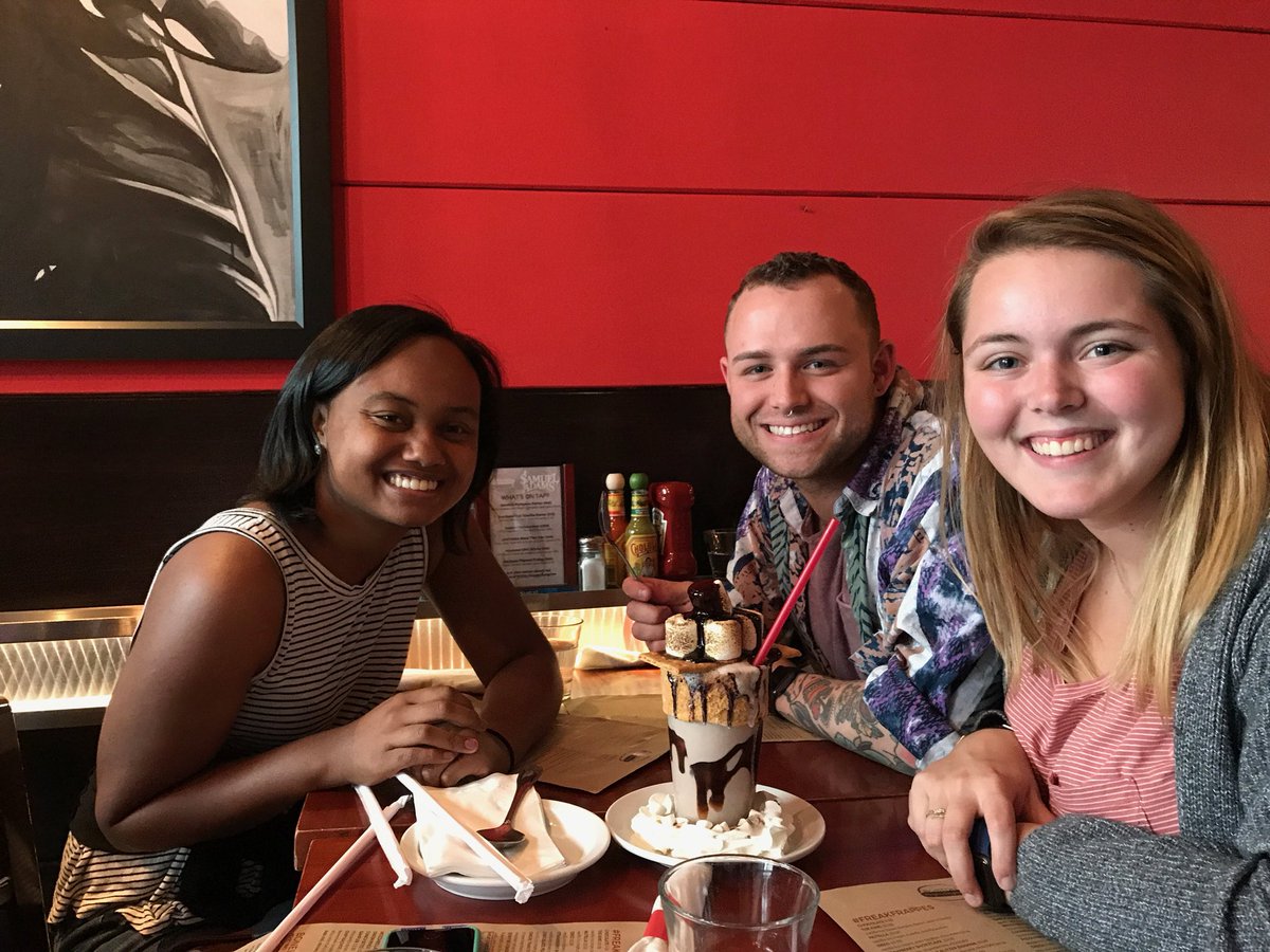abby_zajac's tweet photo. Good friends and good food! @BostonBurgerCo #BostonBucketList #BostonBound #PRSSA https://t.co/T6gsWJuTyT