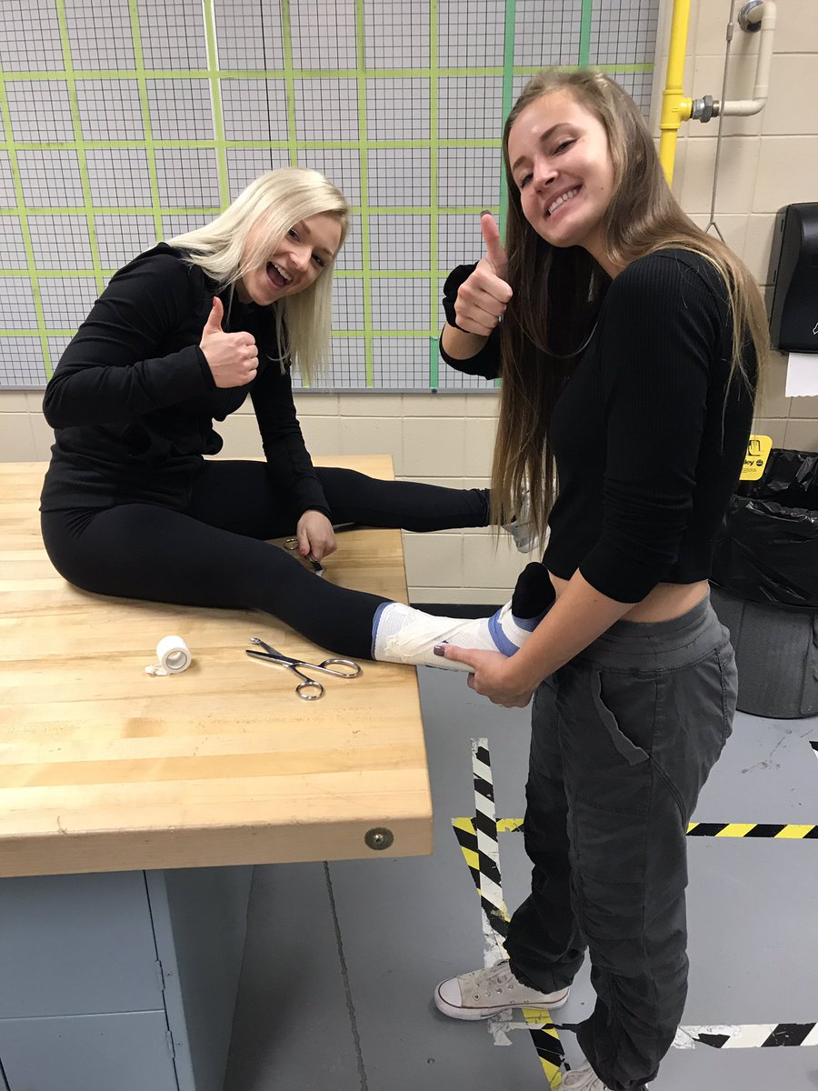 miss_scherber's tweet photo. Lots of hands on learning in Prevention &amp; Care of Injuries class! #ankletaping #plsas https://t.co/lx1bvjoHRM