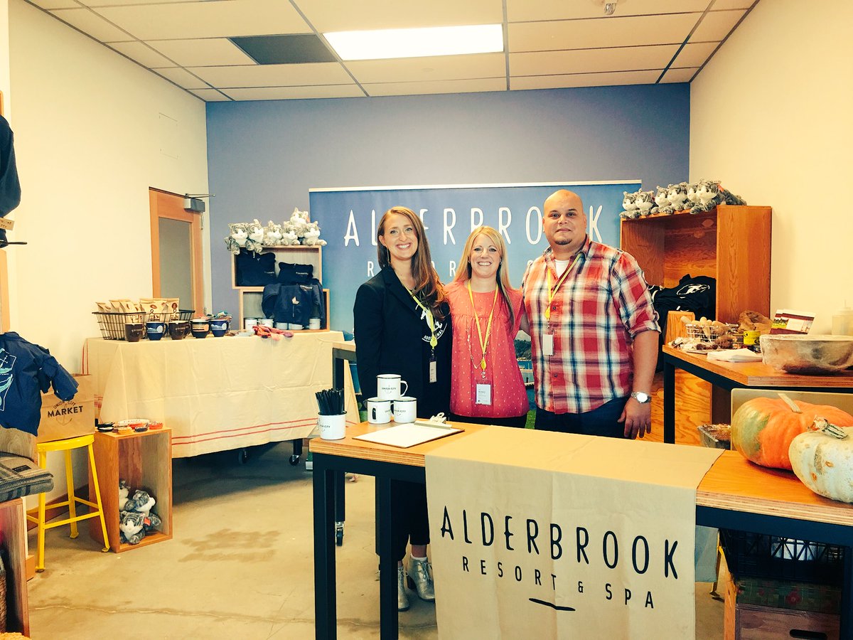 kathrynkamin's tweet photo. Tons of fun at the @facebook Seattle pop-up shop today! #facebookseattle #facebook #alderbrook #kaminadventures #coolkat #curiouskat https://t.co/AEJpCS5d7e