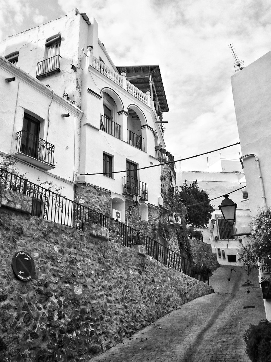 CiudadanoOrtiz's tweet photo. Si te pierdes en #Mojácar sigue los #Indalos, cada rincón es inolvidable y cada trozo, un mirador lleno de pequeñas historias.#Almería. https://t.co/DPx5eil0dH