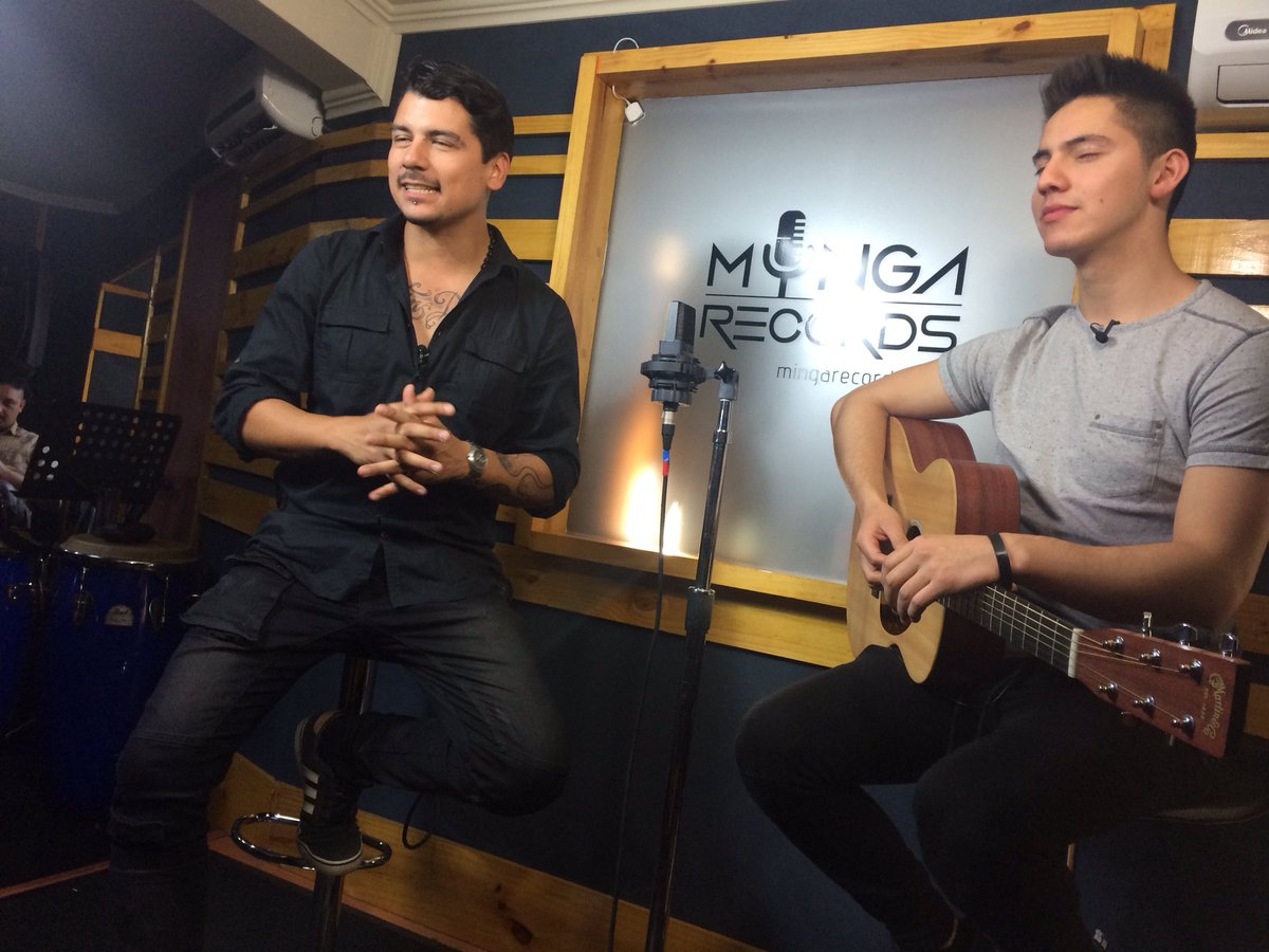 KalopsiaMX's tweet photo. En los estudios de @MingaRecords #Chile #TodoChileSuena🎶����🎸🎤🇨🇱🇲🇽 @SVidelaTV viva la música https://t.co/RuDuWfFBpx