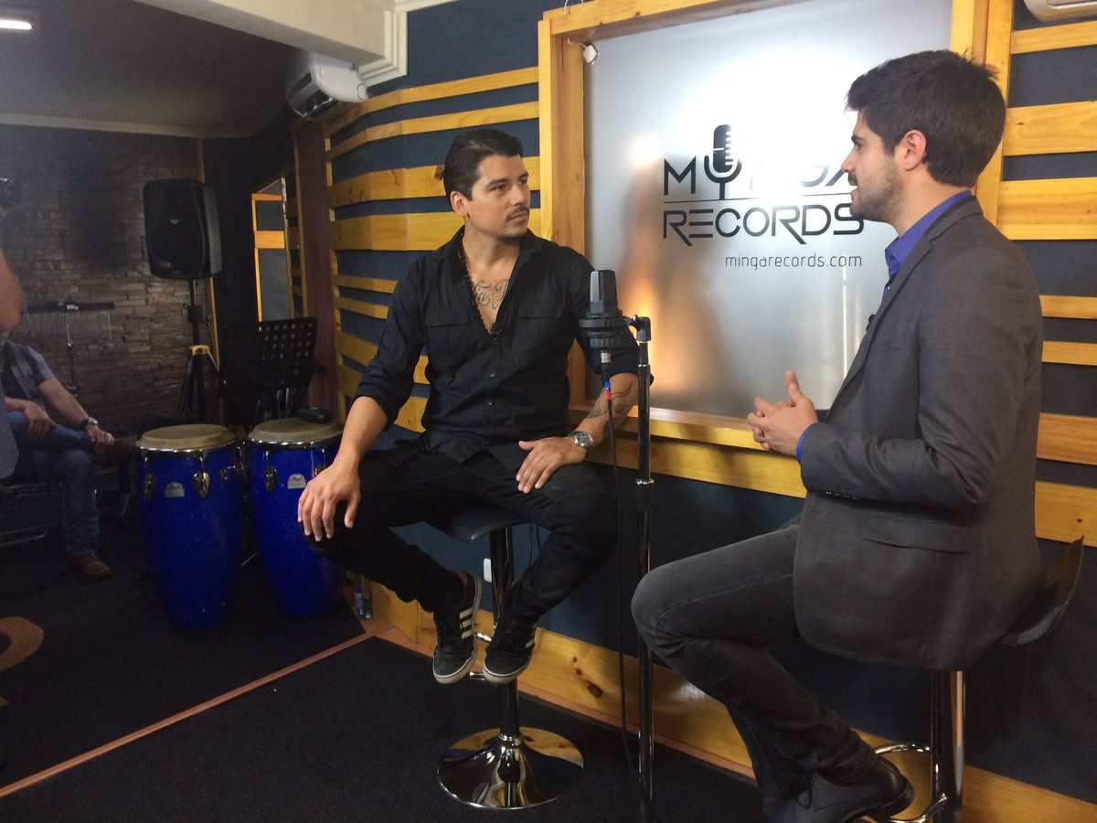 KalopsiaMX's tweet photo. En los estudios de @MingaRecords #Chile #TodoChileSuena🎶����🎸🎤🇨🇱🇲🇽 @SVidelaTV viva la música https://t.co/RuDuWfFBpx